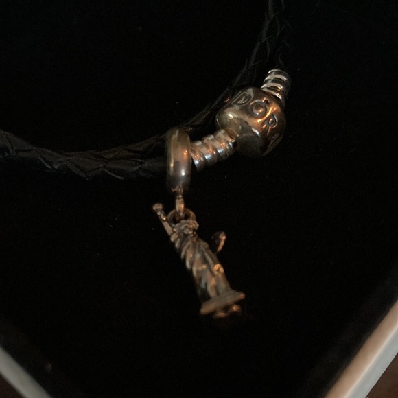 NWOT Leather Pandora Bracelet with Statue of Liberty Charm 🗽 (in box) - Picture 3 of 4
